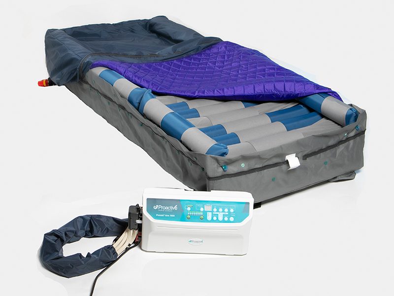 Alternating pressure medical air mattress with pump