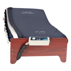 Medical alternating pressure mattress with pump